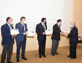 وزير التعليم العالى يكرم الحاصلين على رسائل ماجستير ودكتوراه القطاع الهندسى