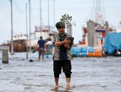 موجة جديدة من الفيضانات تضرب أندونيسيا ودول شرق آسيا.. ألبوم صور
