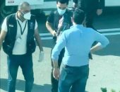 شاهد.. محمد صلاح فى مطار الغردقة قبل استقلال الطائرة للسفر إلى إنجلترا