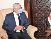 سفير مصر بإسلام أباد يبحث مع رئيس أركان الجيش الباكستانى تعزيز التعاون الثنائى