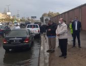 محافظ القاهرة محذرًا المواطنين: التزاموا منازلكم.. ولا تنزلوا الشوارع إلا للضرورة (فيديو)