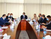 وزير السياحة والآثار يناقش عملية تقديم وتشغيل خدمات المتحف المصرى الكبير