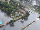 شوارع الإسكندرية تغرق.. بحيرات تحاصر مستشفى الأطفال بالرمل وطوارئ بالمحافظة.. صور