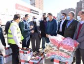 توزيع مساعدات غذائية من صندوق تحيا مصر للأسر الأولى بالرعاية فى الشرقية..صور