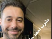 وصلة هزار بين أحمد حلمى وأحمد السعدنى بسبب "مج" ينسون.. اعرف الحكاية