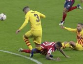 أتلتيكو مدريد ضد برشلونة.. استبدال بيكيه بعد تعرضه لإصابة خطيرة "فيديو"