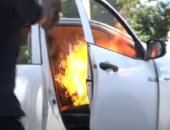 شرطيون يحرقون سيارات حكومية فى شوارع هايتى احتجاجا على أوضاعهم.. فيديو
