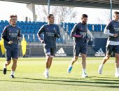 زيدان يرفض إراحة لاعبي ريال مدريد ويبدأ الاستعدادا لمباراة إنتر ميلان