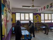 تعقيم اللجان الانتخابية قبل انطلاق جولة الإعادة بأسوان.. صور