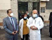 صور.. وكيل صحة الإسكندرية يتأكد من كسح المياه لمستشفيات أغرقتها الأمطار