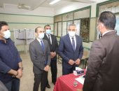 محافظ سوهاج يتفقد عددا من اللجان الفرعية للاطمئنان على سير العملية الانتخابية.. فيديو