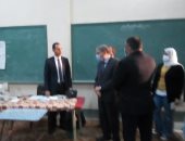 محافظ المنيا يتفقد اللجان للاطمئنان على سير العملية الانتخابية.. صور