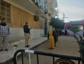 توافد الناخبين وسط إجراءات أمنية واحترازية مشددة بمحيط اللجان في الفيوم..صور