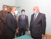 محافظ سوهاج يتابع سير عملية التصويت في انتخابات الإعادة لمجلس النواب باللجان