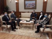 محافظ بورسعيد يؤكد أهمية دور الشباب خلال لقائه بتنسيقية الأحزاب والسياسيين