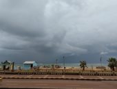 طقس الاسكندرية الآن .. تجمع للسحب السوداء الكثيفة فى سماء المحافظة