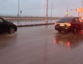ارتفاع منسوب مياه الأمطار على كورنيش الإسكندرية وكثافات مرورية.. صور