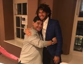 النني ينعى اسطورة كرة القدم الأرجنتينية مارادونا بصورة تجمعهما.. أرقد بسلام يا اسطورة