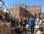 رئيس مدينة سفاجا تتفقد الشوارع لمتابعة تراخيص البناء ..صور