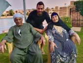 أبو جبل يستعين ببركة ودعاء والديه قبل ساعات من نهائى إفريقيا أمام الأهلى.. صور