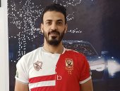 قارئ يشارك بصورة لتيشرت نصفه للأهلى والآخر للزمالك دعمًا لنبذ التعصب 