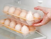 تخزين البيض فى باب الثلاجة يفسده.. تعرف على الأسباب ومدة صلاحية البيضة