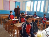 صور.. وكيل "تعليم" الإسكندرية يجرى جولة مفاجئة لمدارس إدارة الجمرك التعليمية