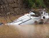 لقطات جديدة لسيارات غارقة فى فيضانات جزيرة سردينيا بإيطاليا.. فيديو