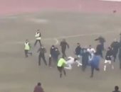معركة شوارع داخل ملاعب أوزبكستان بعد انتهاء مباراة تأهل للدورى الممتاز.. فيديو  