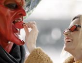 تايلور سويفت تشارك فى قصة حب الشيطان بتوقيع من ريان رينولدز