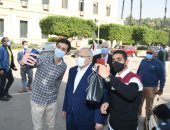 جولة لرئيس جامعة القاهرة للتأكد من الالتزام بإجراءات الوقاية من كورونا.. صور