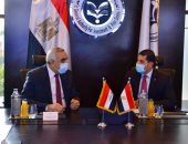 سفير العراق بالقاهرة يبحث مع رئيس هيئة الاستثمار المصرى سبل التعاون المشترك