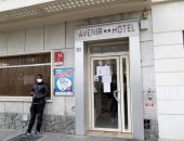 فندق فارغ من السياح فى باريس يتحول إلى مأوى للمشردين بسبب كورونا