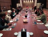 نائب وزير السياحة والآثار تلتقى وفد إعلامى صربى فى ختام زيارته لمصر