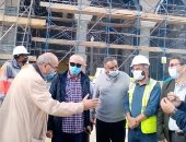 نائب رئيس هيئة المجتمعات العمرانية يتفقد أعمال تشطيب الأبراج الشاطئية بالعلمين الجديدة
