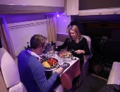 المطعم المحمول.. "كارافانات" الطعام تتفوق على قواعد الإغلاق فى بلجيكا.. ألبوم صور