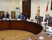 وزير الإسكان ومحافظ الجيزة يتابعان الموقف التنفيذى لمشروعات مياه الشرب والصرف 