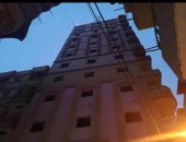 إيقاف أعمال بناء طابق مخالف ومصادرة مواد البناء بالمحلة فى الغربية.. صور