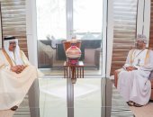 وزير خارجية البحرين يبحث مع نظيره العمانى تعزيز العلاقات الأخوية