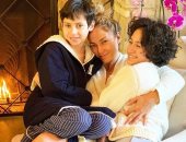 جينيفر لوبيز في لقطة جديدة برفقة أبنائها بملابس النوم وبدون مكياج.. صور