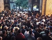 الآلاف من المسلمين والأقباط يشيعون جثمان كاهن كنيسة الرحمانية بقنا