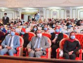 رئيس جامعة بنى سويف يشهد أولى محاضرات ودورات اليوم الواحد للطلاب .. صور