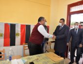 محافظ الدقهلية يتفقد لجان جولة الإعادة لانتخابات النواب بالمنصورة.. صور