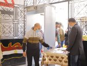 إقبال الناخبين للإدلاء بأصواتهم فى جولة الإعادة لانتخابات مجلس النواب بدمياط