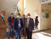 وكيل وزارة الصحة بالشرقية يتفقد الإجراءات الوقائية باللجان الانتخابية.. صور