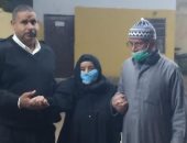 سيدة معمرة تتجاوز الـ97 عاما تدلى بصوتها داخل لجنة بقرية عياش فى المحلة