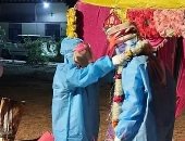 بدل وقائية وكمامات..زفاف فى الحجر الصحى بعد إصابة العروس بكورونا.. فيديو وصور