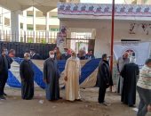 انطلاق ماراثون جولة الإعادة لانتخابات مجلس النواب بالمحافظات.. طوابير بالقاهرة ورموز قبائل سيناء تحشد أبناءها.. متطوعون يعقمون اللجان واستنفار أمنى بمحيط اللجان.. والشرطة توزع الكمامات على الناخبين.. صور