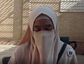 تلاوة مؤثرة لفتاة إندونيسية تقرأ القرآن الكريم على طريقة الشيخ الحصرى.. فيديو