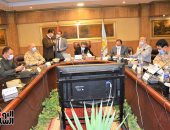 غرف العمليات بالمحافظات تواصل مهامها لخدمة الناخبين خلال جولة إعادة انتخابات مجلس النواب.. المحافظون يتابعون العمل لرصد شكاوى اللجان وتذليل العقبات.. ويؤكدون انتظام فتح كافة اللجان بصورة طبيعية دون تأخير.. صور